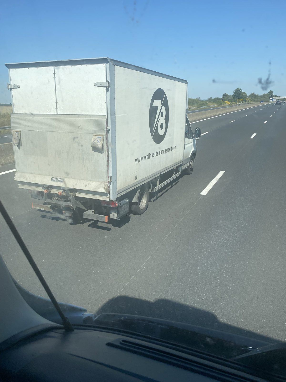 Camion Yvelines Group sur l'autoroute